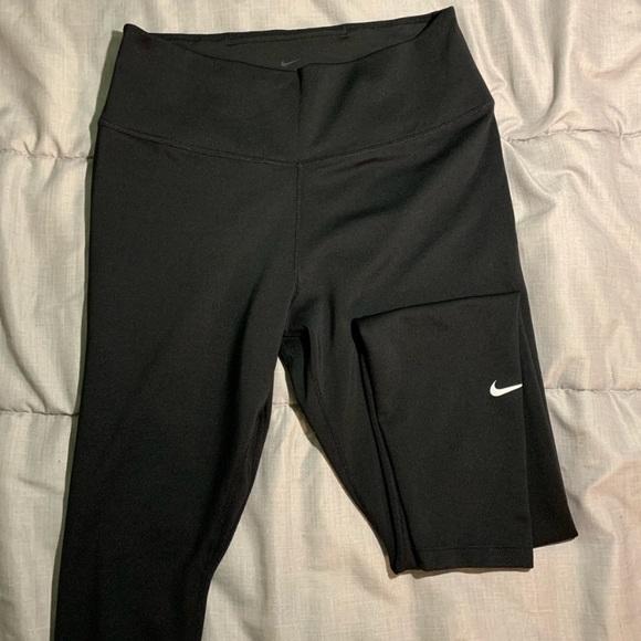 Black Nike performance leggings - Picture 1 of 3